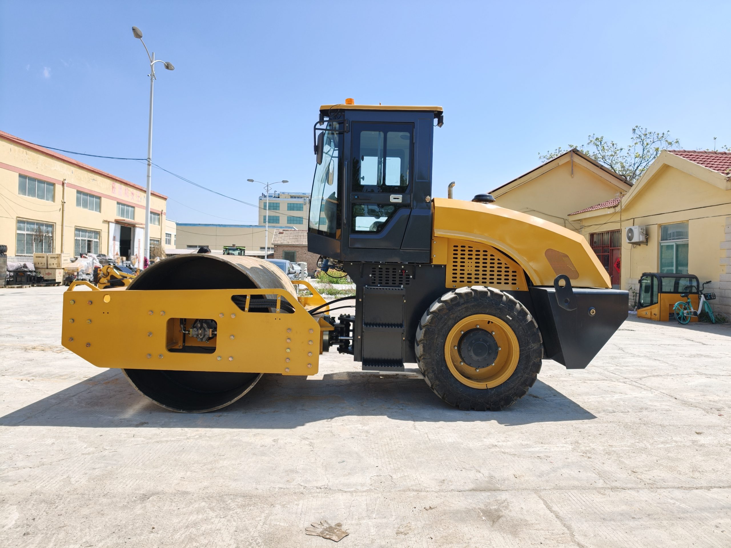 10T Single Drum Compactor - Image 3