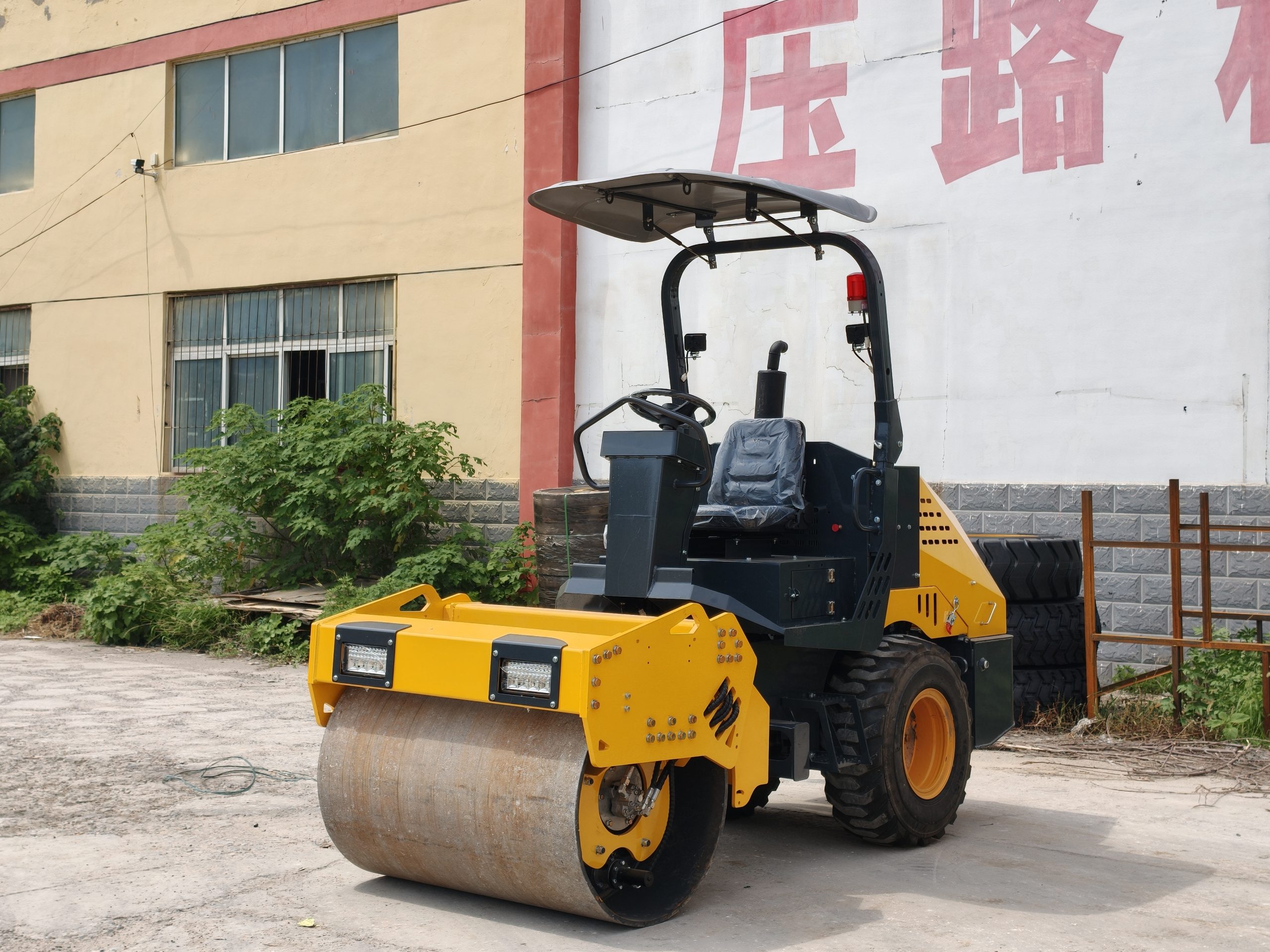 LX35JS 3.5 Ton Fully Hydraulic Single Drum Vibratory Roller - Image 4