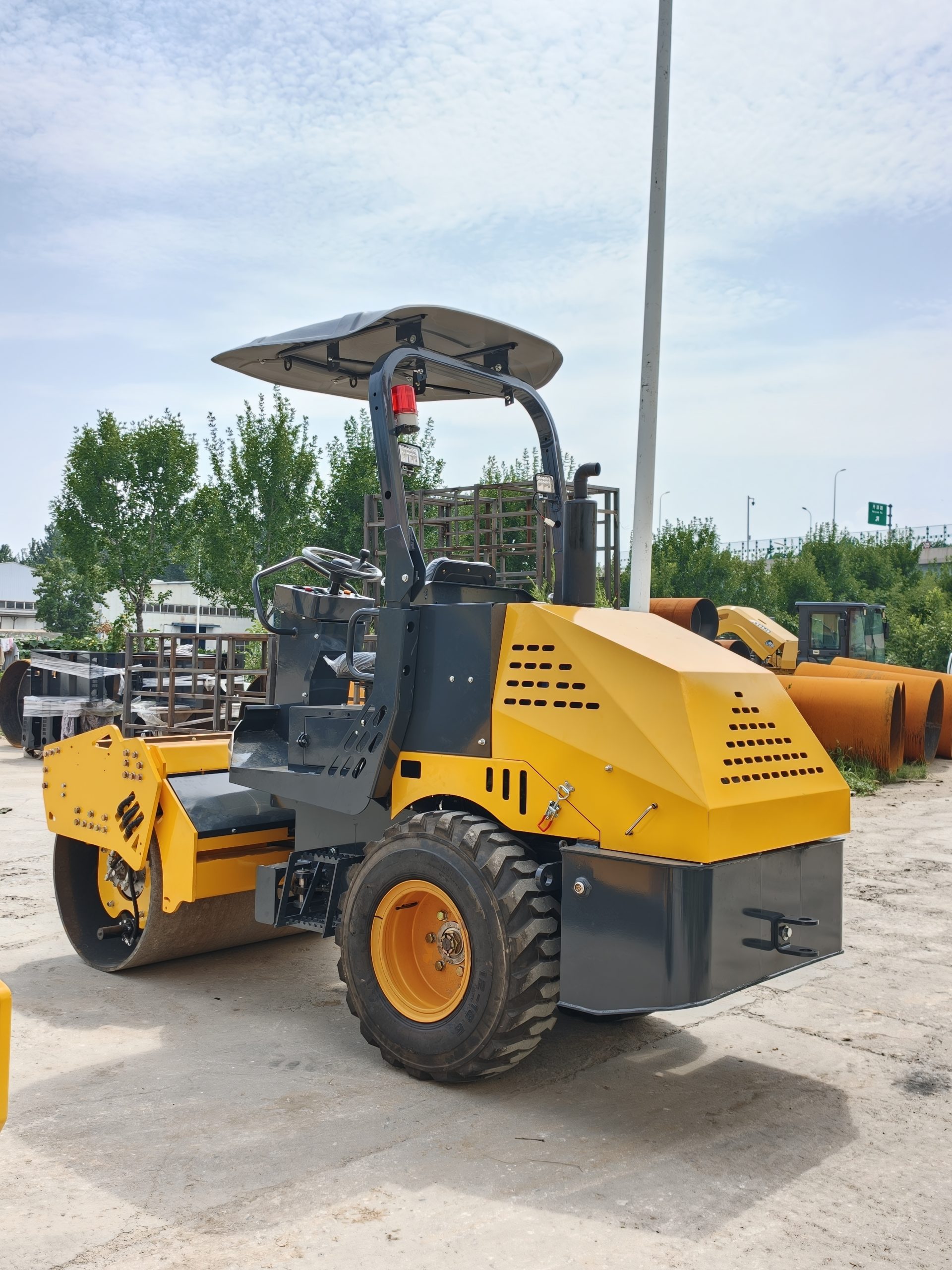 LX35JS 3.5 Ton Fully Hydraulic Single Drum Vibratory Roller - Image 6