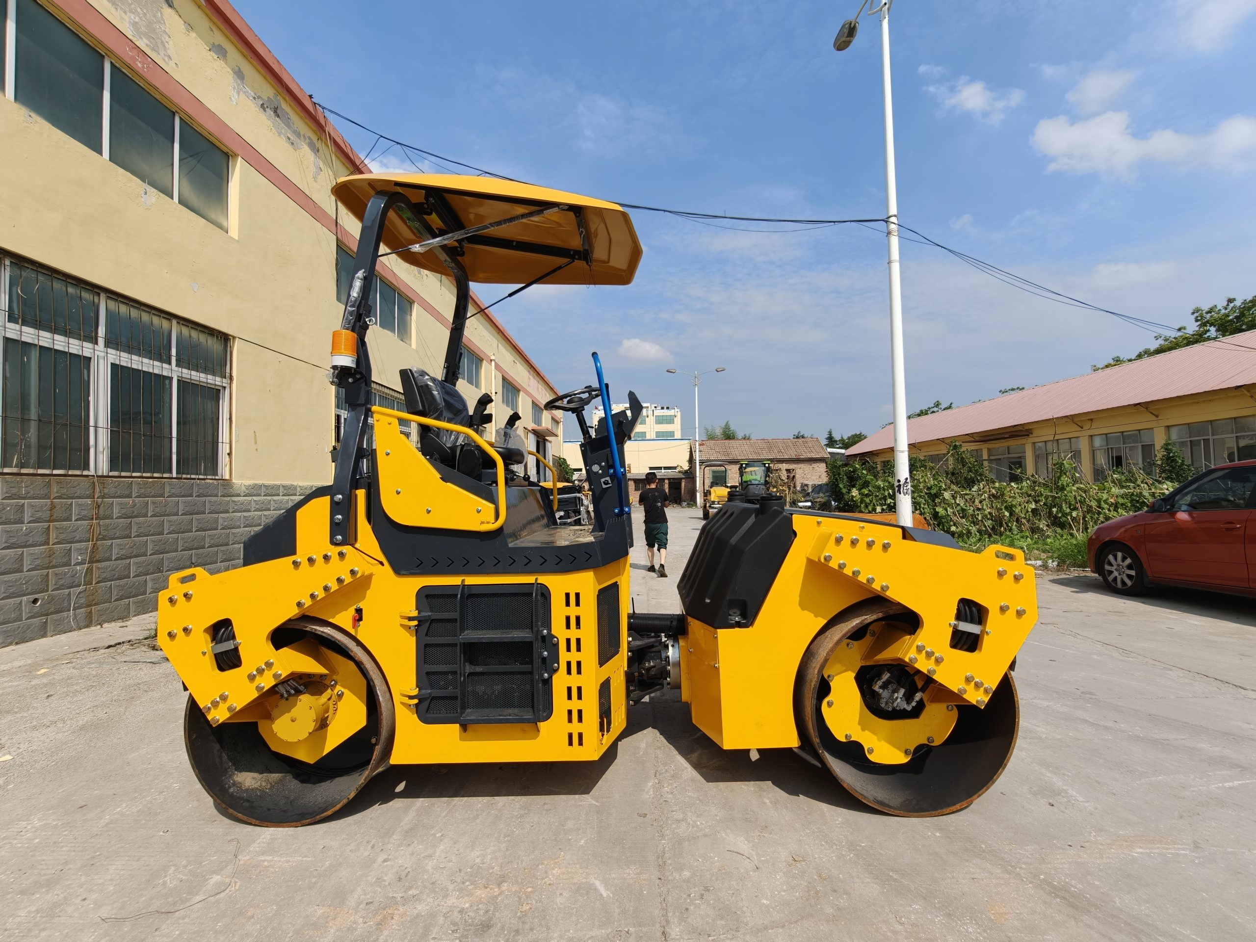 5 Ton Fully Hydraulic Double Drum Vibratory Roller - Image 3