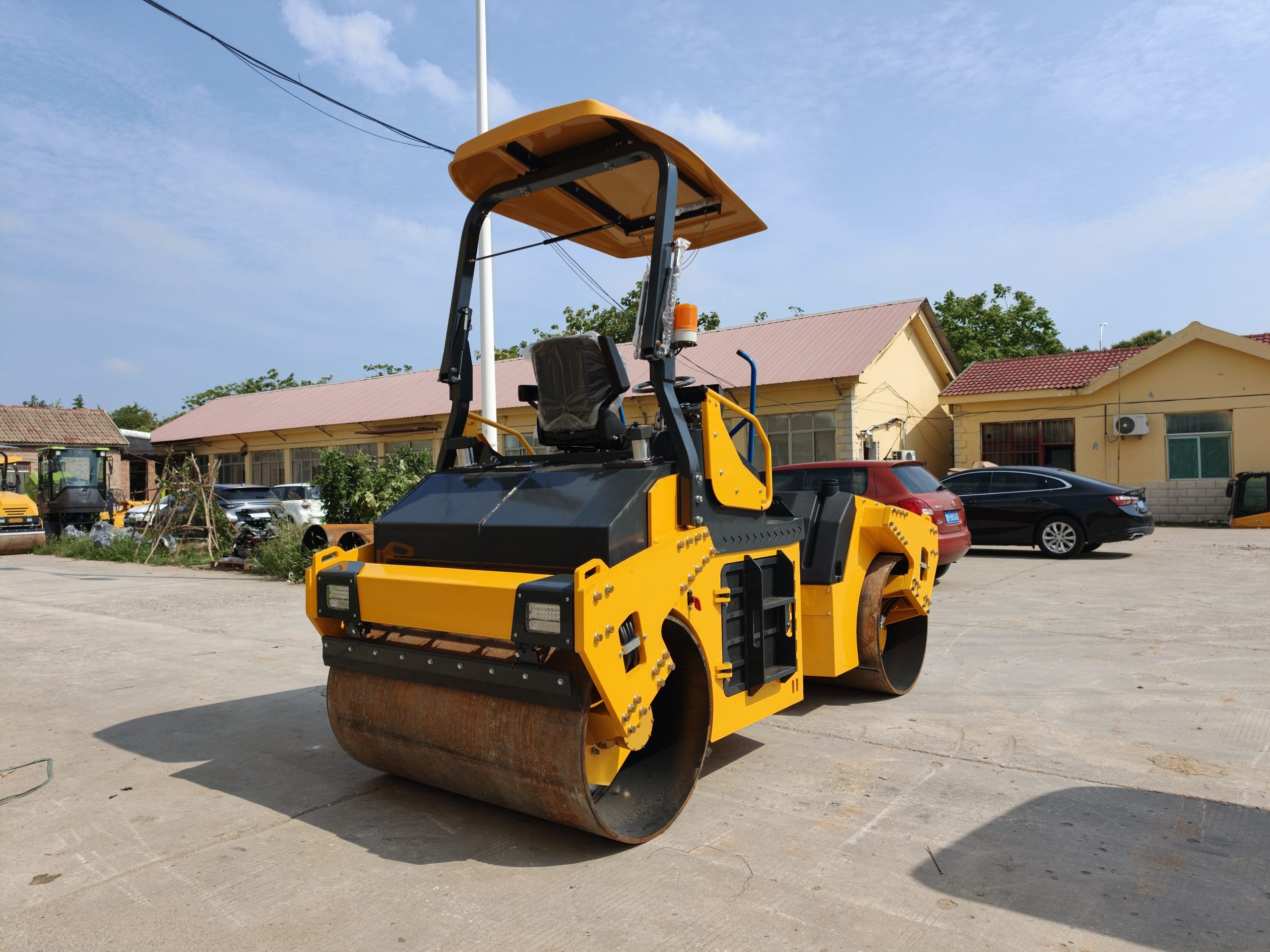 5 Ton Fully Hydraulic Double Drum Vibratory Roller - Image 4