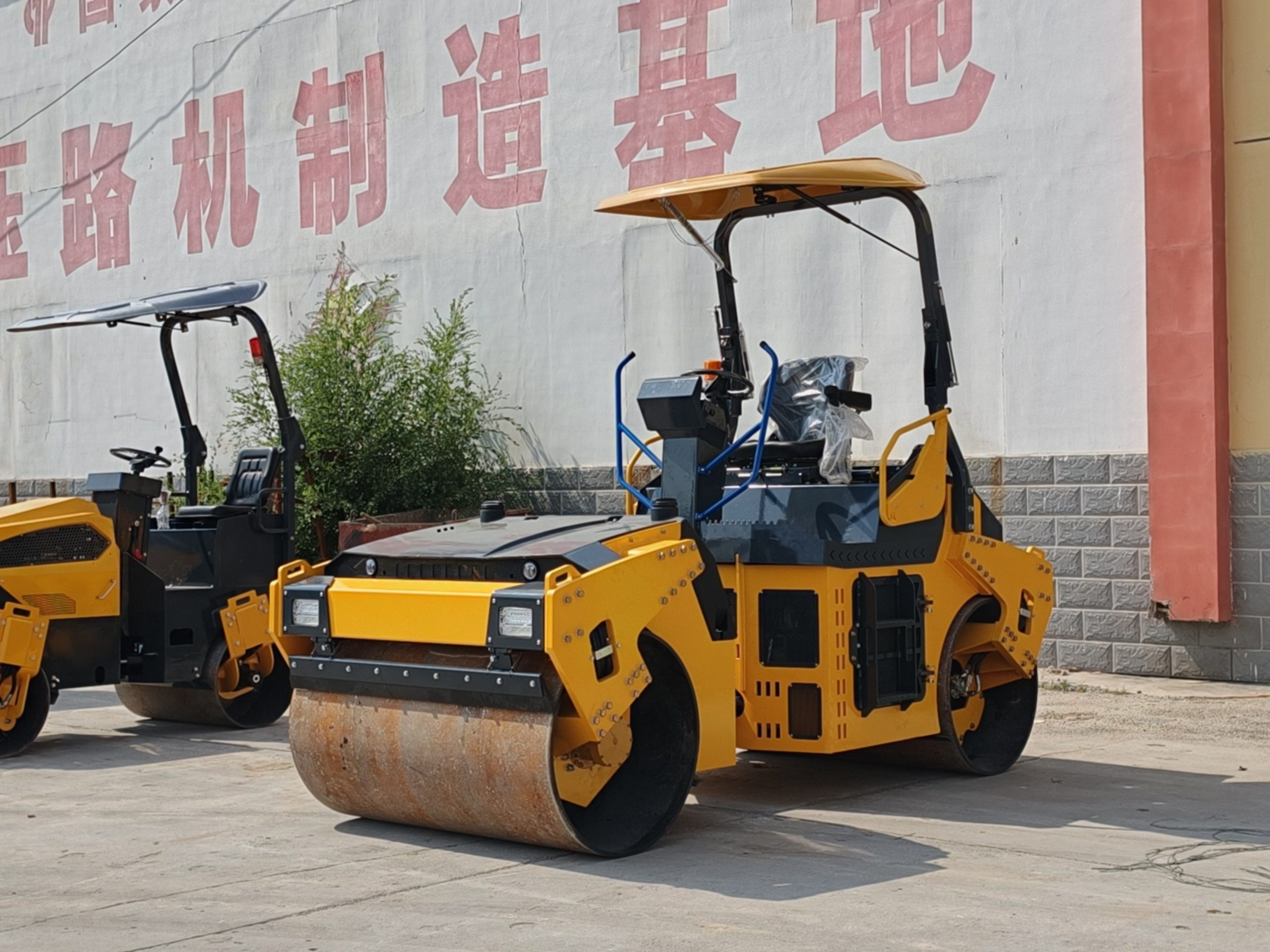5 Ton Fully Hydraulic Double Drum Vibratory Roller - Image 5