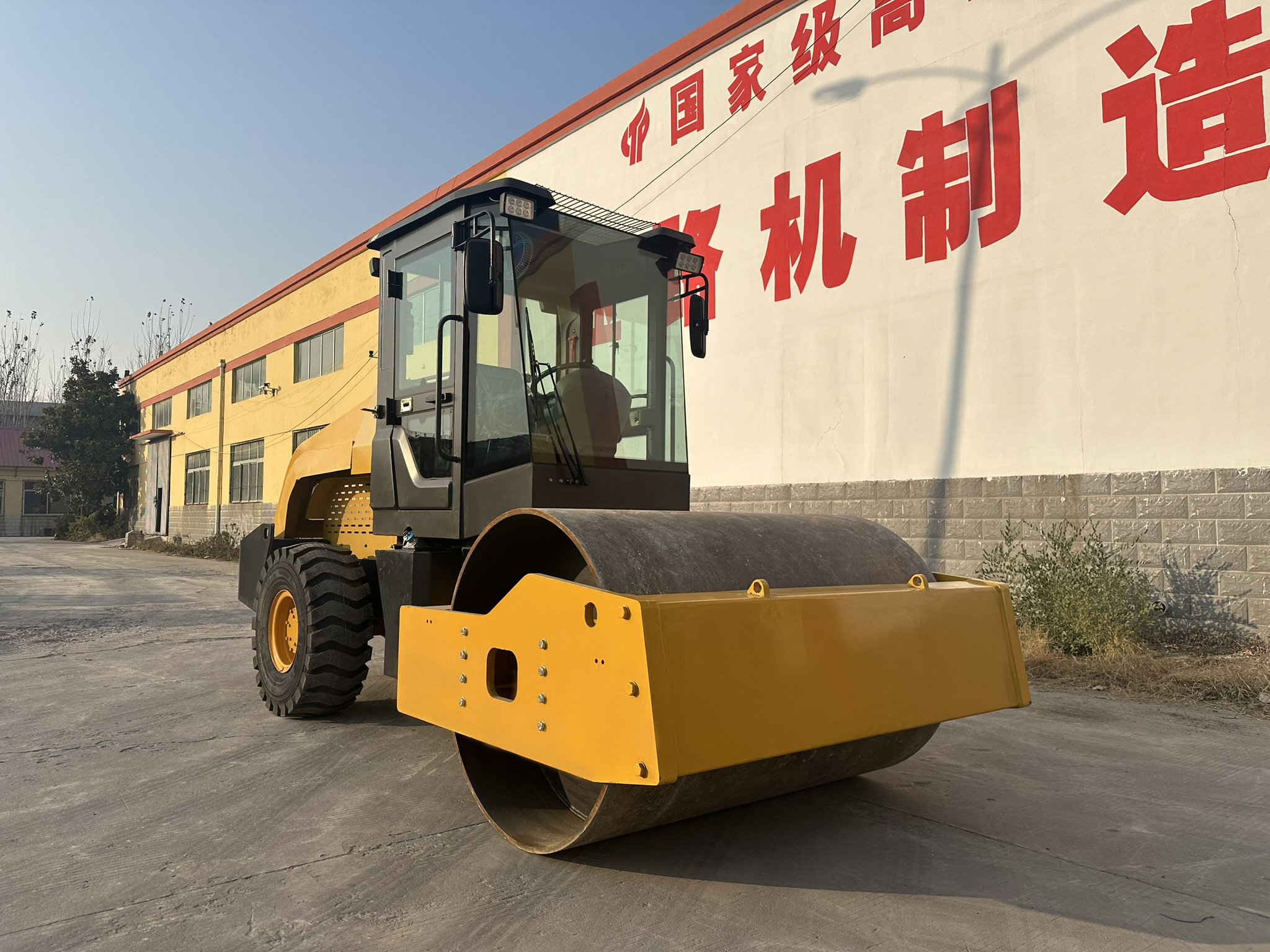 LX04JS 4 Ton Single Drum Vibratory Roller - Image 3