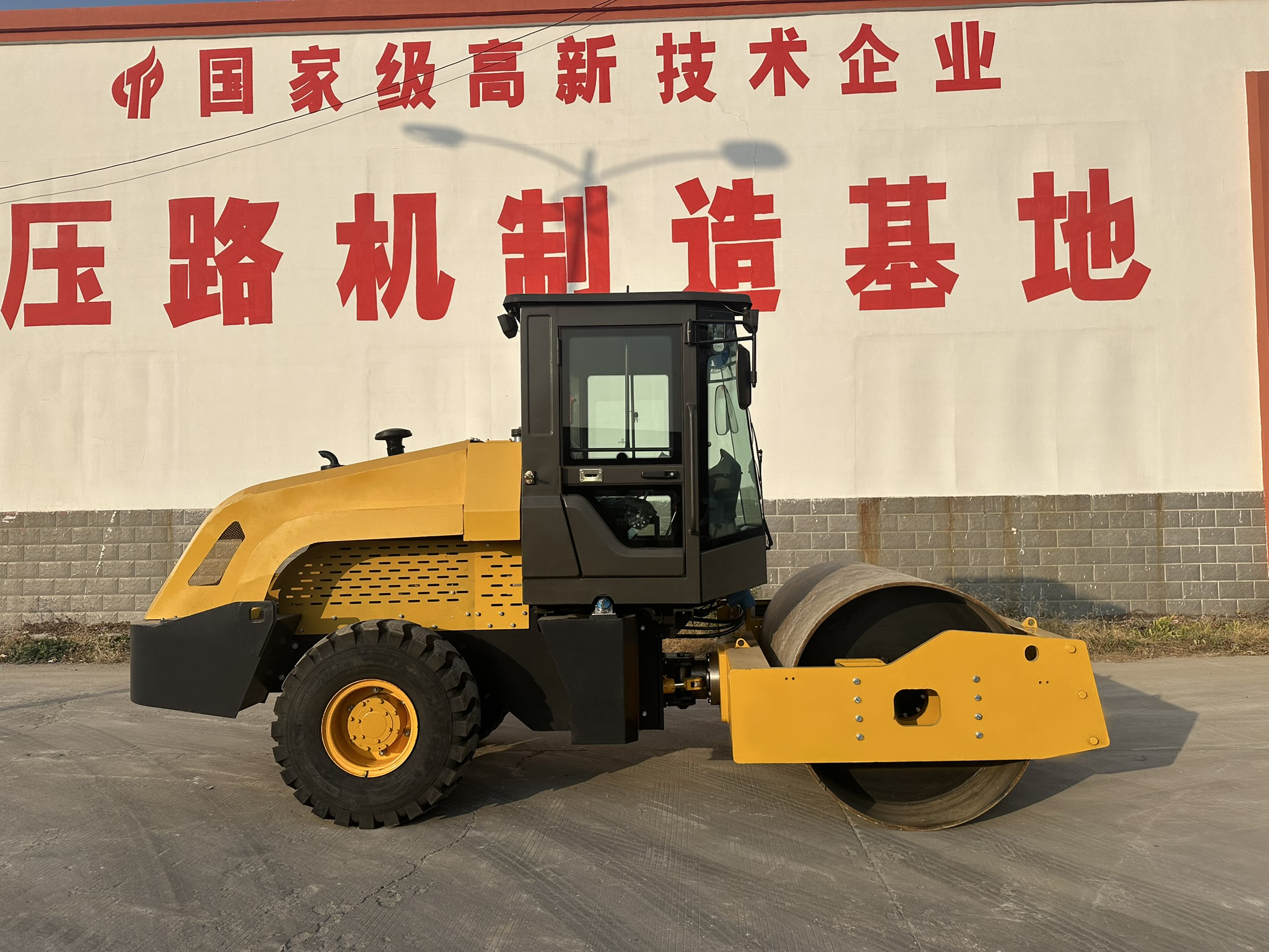 LX04JS 4 Ton Single Drum Vibratory Roller - Image 4