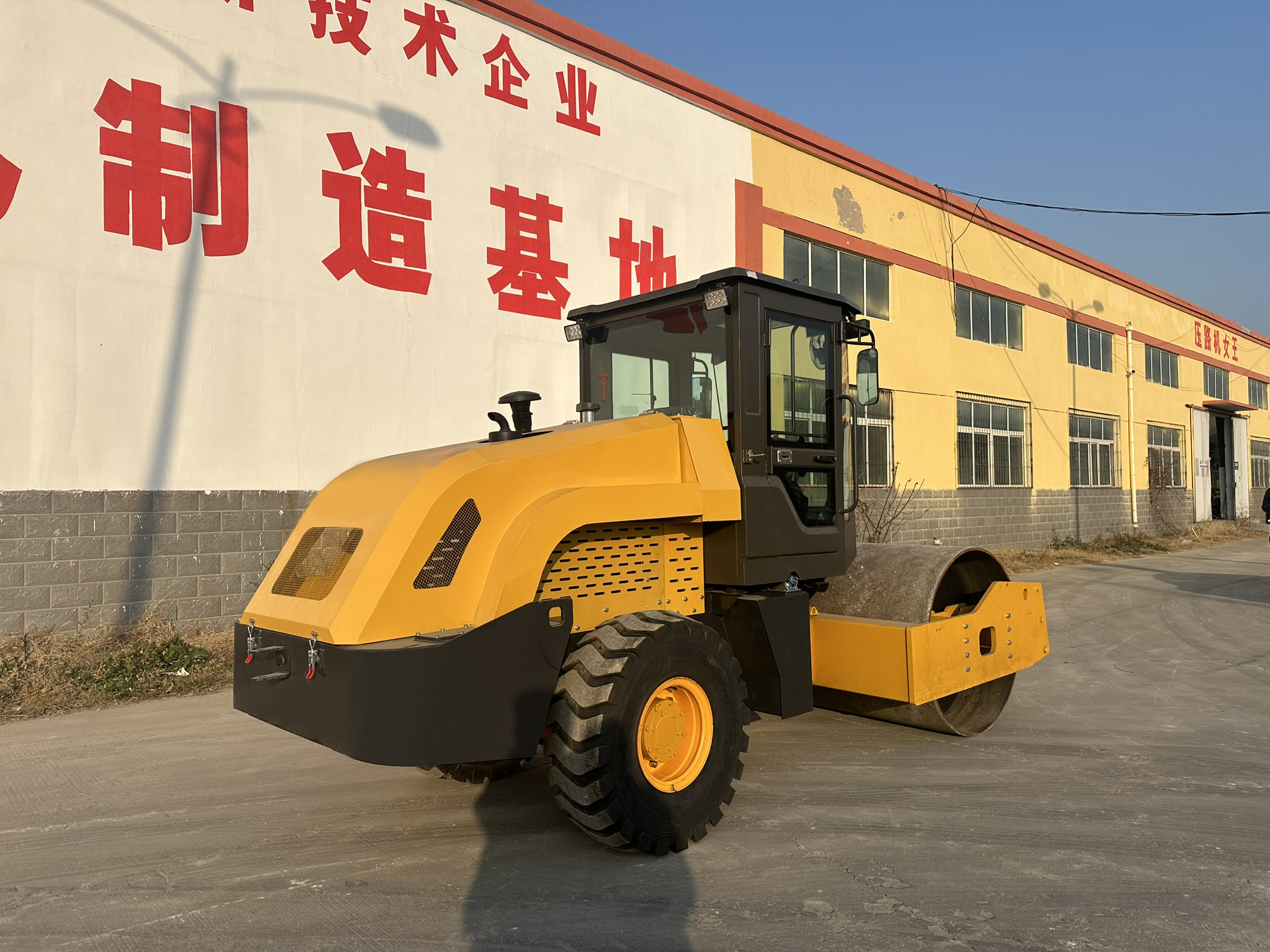 LX04JS 4 Ton Single Drum Vibratory Roller - Image 5