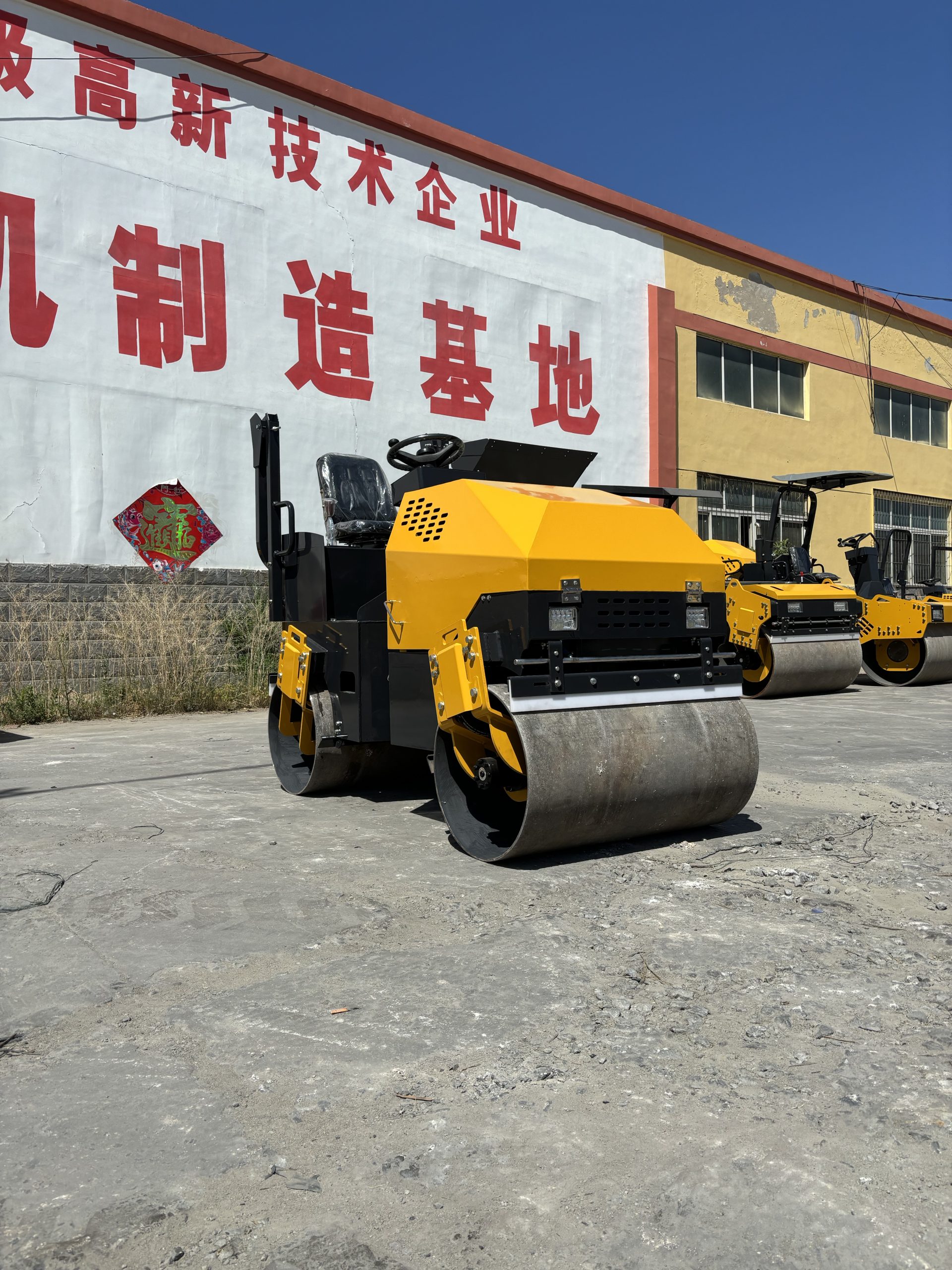 LX02JS 2 Ton Fully Hydraulic Double Drum Vibratory Roller - Image 2