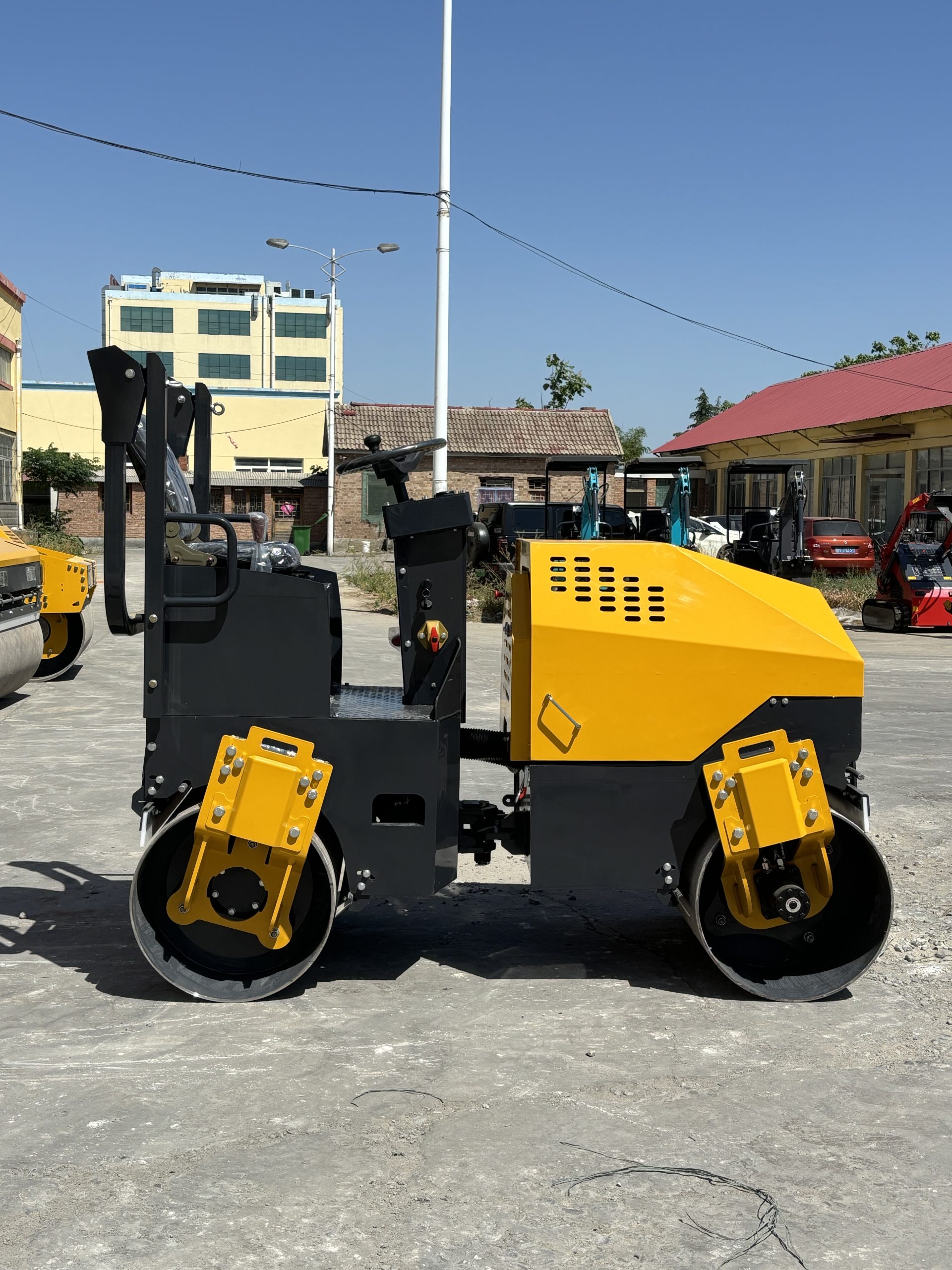 LX02JS 2 Ton Fully Hydraulic Double Drum Vibratory Roller - Image 5
