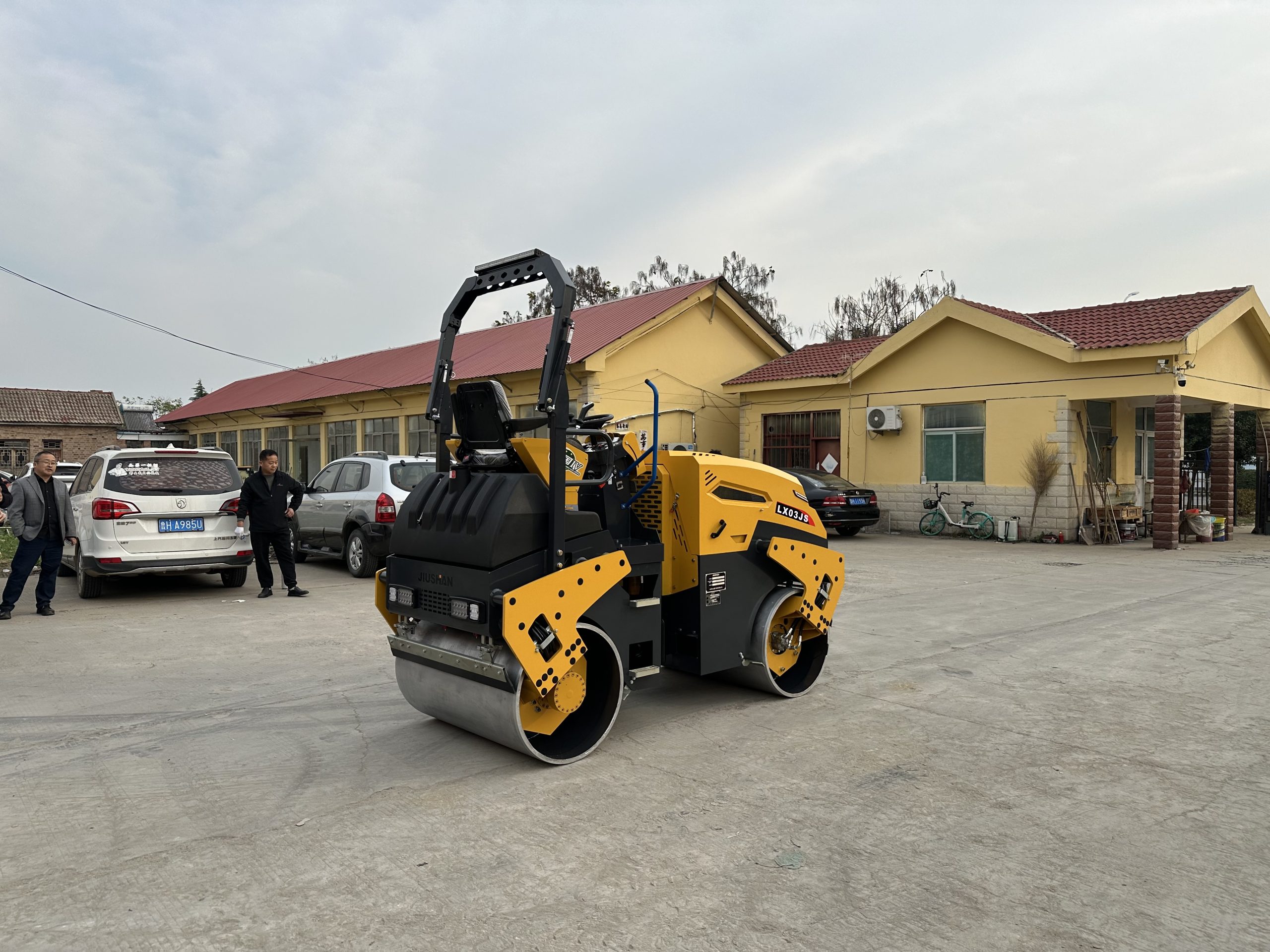 LX03JS 3 Ton Fully Hydraulic Double Drum Vibratory Roller - Image 6