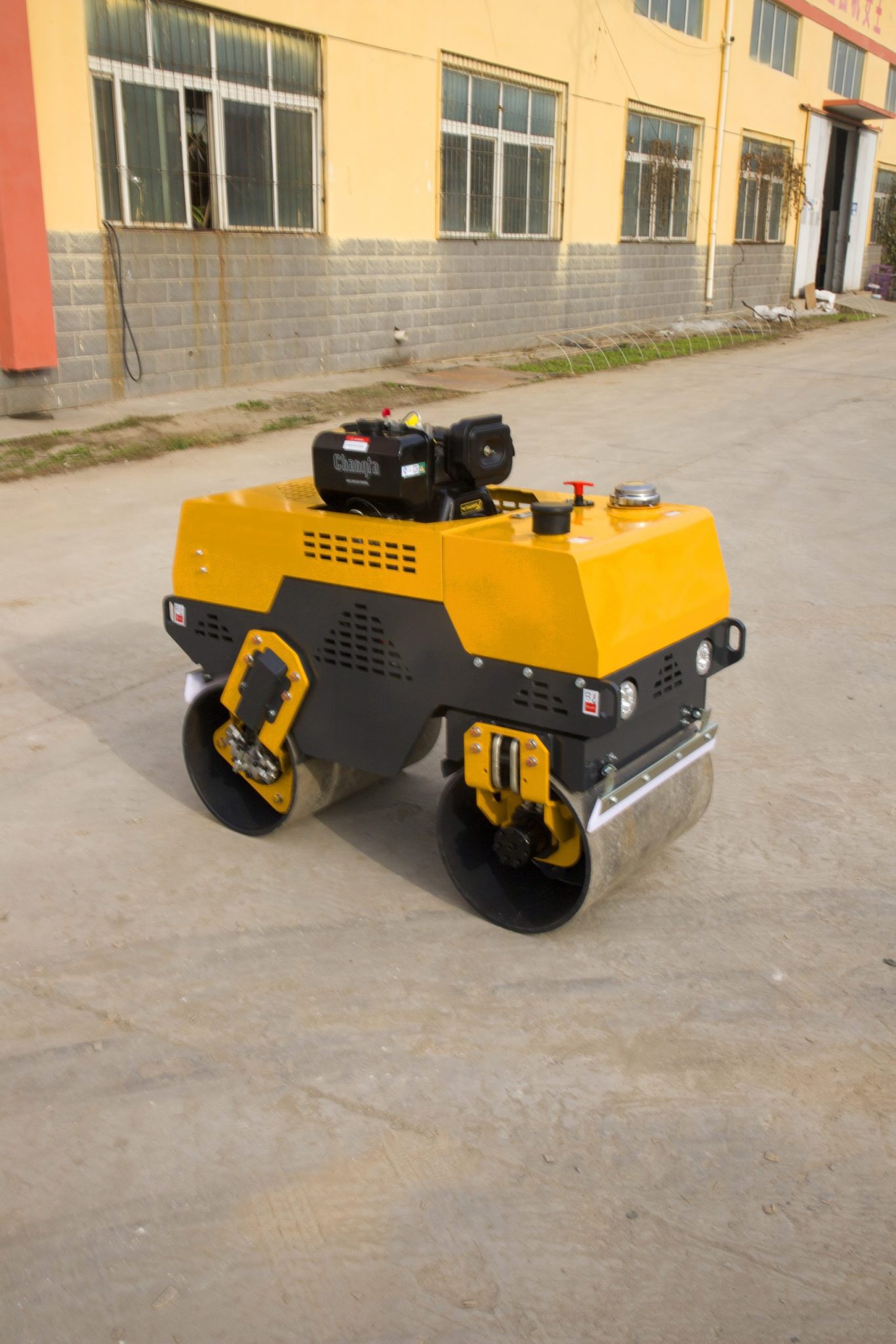 LUXIN LX800JS 0.8-Ton Remote Control Double Drum Vibratory Roller - Image 4