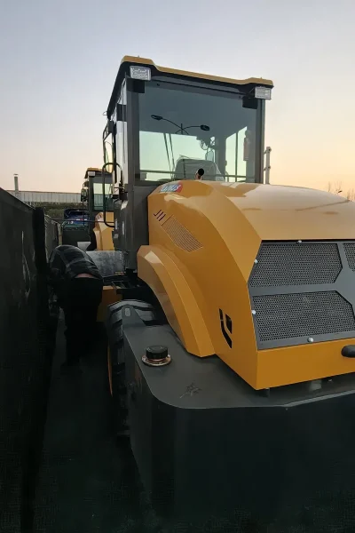 road-roller-asphalt-compaction